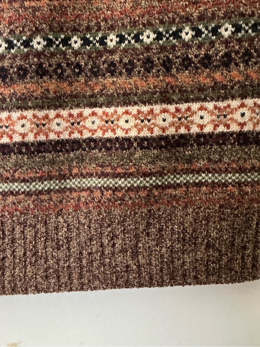 Lands' End Men's Brown Fair Isle V-Neck Wool Sweater Vest - Picture 5 of 5